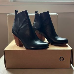 Fortress of Inca leather bootie. Size 36